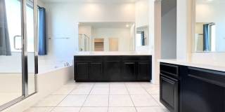 Beautiful 4-Bedroom Home with Dual Primary Suites in Henderson! Gallery 18