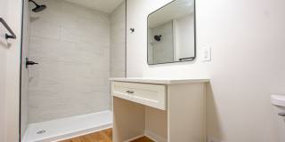 Beautifully Remodeled Modern 5 Bedroom / 3 Bath Home Near Millard North Gallery 31