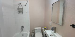 Queens Court Large Charming 1 Bedroom Available Now! Highly Desirable Queen Anne Location Gallery 13