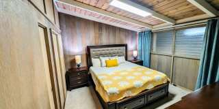 Country living in the City - Huge bonus room, entertainment deck, covered lanai and lots of storage. Gallery 13