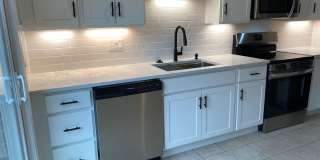 Avon -Townhouse 2 bedrooms 1.5 Baths Gallery 4