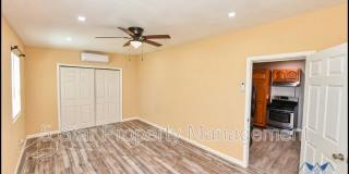 1212 North Laurel Street Gallery 17