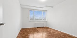 Quebec House Gallery 32