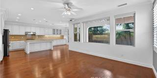 30 Maple Leaf Gallery 8