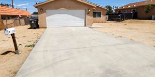 3 bedroom 2 bathroom close to shops and public transportation Gallery 1