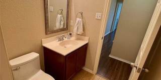 Room in 3 Bedroom Home at Nottingham Loop Gallery 20