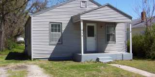 Cute 2 bedroom house in quiet neighborhood! Gallery 1