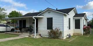 Updated 3-bedroom house with HUGE YARD!! Gallery 1