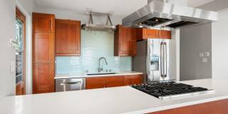 Ocean Beach 2 Bedroom + Bonus Room. Panoramic Water Views! Gallery 19