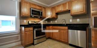 Charming 3 Bedroom-No broker fee Gallery 1