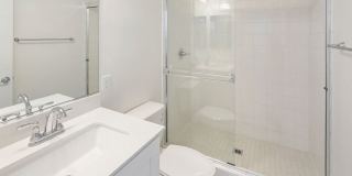 Summerlin Beauty With Bed and Bath On 1st Floor Gallery 12