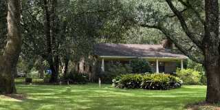 Gorgeous Cottage on 13 acres of manicured/fenced farmland Gallery 1