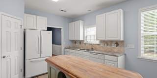 Spacious House in Hadley Park Gallery 8