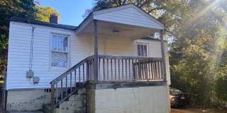 Three Bedroom Close to Downtown! Gallery 1