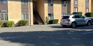 Newly renovated 2 bed x 1 bath on top floor in Kirkland! Gallery 21