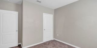 Sunny, Move-In Ready 4-Bed Home in Winter Haven with Modern Finishes and Two-Car Garage Gallery 9