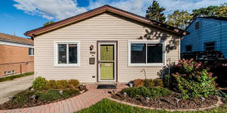 Charming 3-Bedroom, 1-Bathroom, Full Equipped Kitchen, Washer-Dryer included, and 2-Car Garage Gallery 1