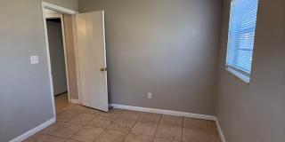 Quiet duplex biking distance from UF! Gallery 17