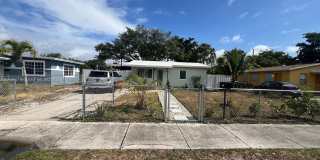 2561 NW 18th Ct Gallery 1
