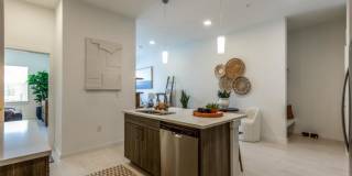 2901 NE Inner Loop Gallery 3