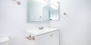 15925 Victory Blvd. Gallery 16