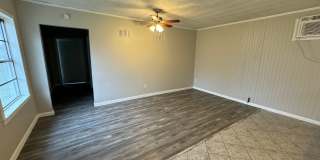 ALL UTILITIES INCLUDED - 2 Bedroom/ 1 Bath Home Gallery 1