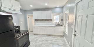 Spacious 4bd Home | 1st Floor Laundry Room | Hardwood Floors Gallery 1