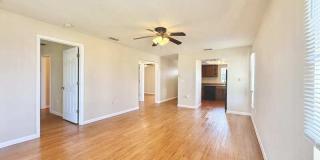 1915 Schlotter Circle - 206 Gallery 11