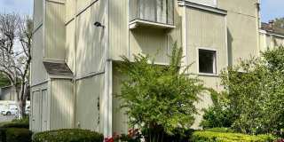 Lovely 2bd. condo in Claremont w/2 car garage Gallery 1