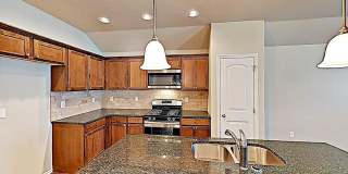 Very Nice 4 Bedroom 2 Bath Home in Yukon Schools Gallery 6
