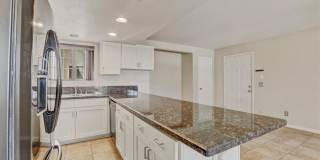 Upgraded 2 bedroom 2 bath upstairs condo Gallery 19