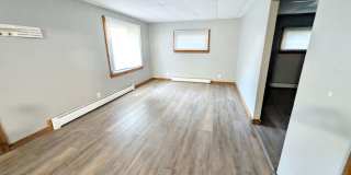 HUGE 3 Bed/2 Bath Home with your own private workshop + oversized garage Gallery 16