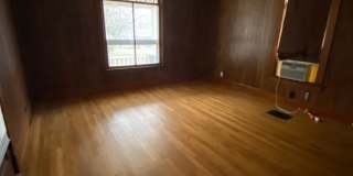 1602 W Short Ave Gallery 21