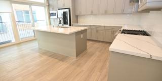 Upscale 2-BR Dual-Suite Condo in Downtown San Jose Gallery 8