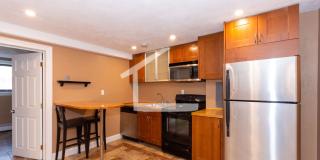 Nicely renovated pet friendly unit for 9/1. Gallery 8