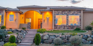 Beautiful Corner Lot! FULLY FURNISHED! Available Now!! Gallery 19