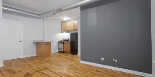 7456 N Greenview Ave Gallery 2