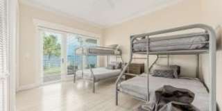 901 SE Riverside Drive Gallery 44