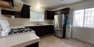 Large centrally located unit with shared yard Large centrally located unit with shared yard Gallery 11