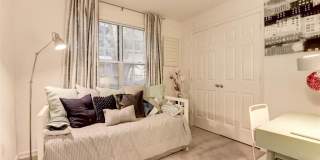 Henley at Kingstowne Gallery 11