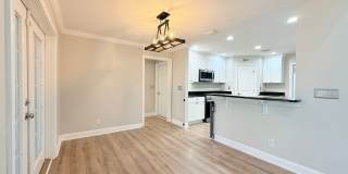 Large Open Concept House with Tons of Natural Light Gallery 9