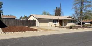 ROSEVILLE HOME FOR RENT – Spacious 3 Bedroom Home on Large Corner Lot Gallery 1