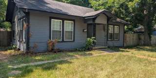 Available Early July - Cute Home on Texas Side Gallery 1