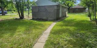 One Level VERY updated Home with (1) Car Garage! Gallery 17