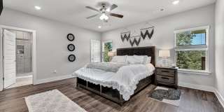 Modern 3-Bedroom Bella Vista Home with Bonus Room and Tiered Deck Gallery 11