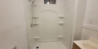 Charming 2 bed 1 bath Gallery 9