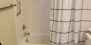 Seasonal/short term 2/2 ground floor condo downtown Sarasota. Gallery 11