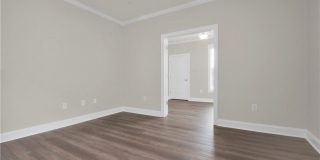 1908 Harcourt Circle Gallery 21
