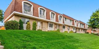 Spacious 4 Bedroom 3 Bath Townhouse in Lakewood! Gallery 1