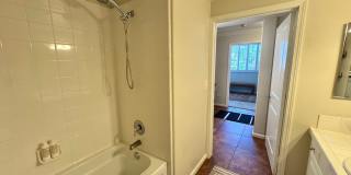 Gorgeous 3 Bed, 2 Bath Unit with Ocean Views Gallery 21
